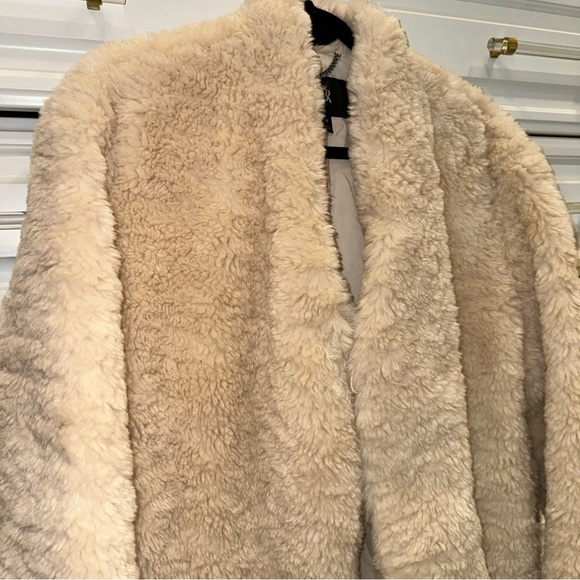 Banana Republic Women’s Collarless Cozy Cream/Ivory Sherpa Jacket Size M Pockets - Picture 4 of 12